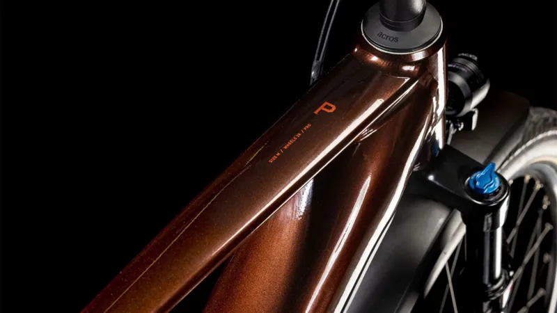 Cube Touring Hybrid Pro 625 2025 in Red-1